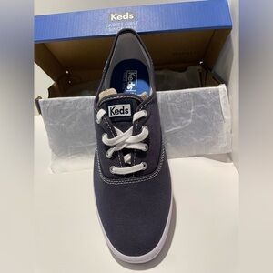 Keds Women’s Navy blue canvas sneakers